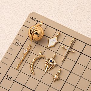 Lujos Celestiales |   Dijes de Latón Chapado en Oro de 18K con Circonitas Microincrustadas |   Colgantes Estelares para la Creación de Joyería DIY - Product Image 3