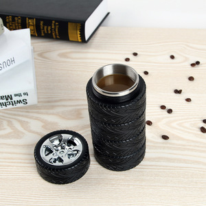 Tasse à café en acier inoxydable en forme <span class=keywords><strong>de</strong></span> pneu <span class=keywords><strong>de</strong></span> marque privée tasse 3D tasse thermos tasse forme <span class=keywords><strong>de</strong></span> roue <span class=keywords><strong>de</strong></span> voiture tasse <span class=keywords><strong>de</strong></span> voyage bouteille d'eau avec couvercle - Product Image 3