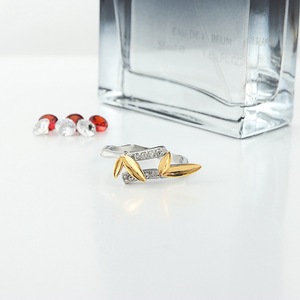 Yunnique – bague en cristal avec motif feuille de bambou, ton or et argent, pierres serties, bijoux à porter au quotidien pour femmes - Product Image 3