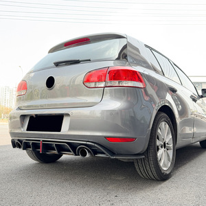 Alerón Trasero para Volkswagen Golf Mk6 con Luces, Color Negro Piano, Textura de Fibra de Carbono, Material PP, Edición Estándar 2008-2012 - Product Image 1