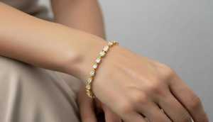 SARVOTTAM BR-006 Pulsera de Oro de 14 Quilates con Diamantes y Esmeraldas de Diferentes Formas para Mujer - Product Image 2