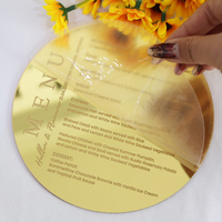 Tarjetas de menú acrílicas de forma redonda de espejo dorado para boda o fiesta con palabras de grabado personalizadas