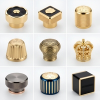 Fabricant professionnel de bouchons de parfum en alliage de zinc pour bouteilles de vin, formes variées, finition dorée polie, noir mat, couvercle magnétique en zamac