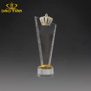Заводская оптовая продажа, дешевые трофеи из чистого стекла, индивидуальные трофеи, медали, бляшки, цветные хрустальные короны, трофеи для членов <span class=keywords><strong>mvp</strong></span> - Product Image 5