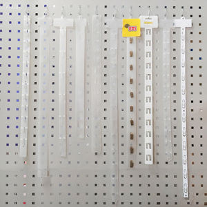 Bandes de présentation suspendues pour supermarché Hookei avec crochets métalliques - Installation facile - Product Image 3