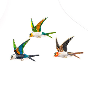 Broches de moda coloridos con esmalte de goteo de aceite, diseño de golondrina voladora, en forma de pájaro, para ropa, regalo de joyería para mujer - Product Image 1