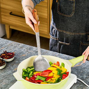 Spatules et cuillère en titane pur avec poignée en bois, légères, compatibles lave-vaisselle, ustensiles de cuisine écologiques - Product Image 3