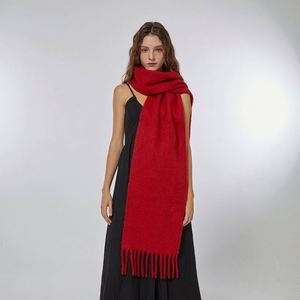 Écharpe longue rayée en cachemire épais de haute qualité avec pompons pour femme, nouvelle collection, vente en gros - Product Image 2