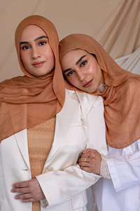 ベストセラーの控えめなムスリム向けプレーンモダールヒジャブ、高品質モダールスカーフヒジャブ、カスタムカラー、無地織りヒジャブ - Product Image 2