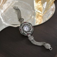 Nouvelle montre élégante rétro pour femme avec diamants colorés, ensemble complet, bracelet en acier non réglable, boîtier en alliage, style charmant