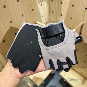 Sarung Tangan Olahraga Gym Premium <span class=keywords><strong>Pink</strong></span>/Hitam Tanpa Jari Anti-Selip Bernapas Dapat Disesuaikan Angkat Beban Unisex Poliester - Product Image 3