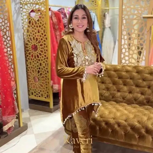 Traje indio de diseño moderno de alta calidad para fiesta y boda Traje de nairacut de mujer de India para exportación a precios al por mayor - Product Image 1