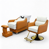 Ensemble de fauteuil de coiffure et de lavage en cuir PU blanc et orange avec base dorée, station de lavage de cheveux pour salon de beauté et barbier
