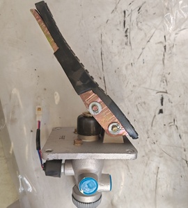 Pédale de frein pour engins de construction, compatible 4120003758 pour SDLG 953, valve de frein à air <span class=keywords><strong>60F</strong></span> avec lumière - Product Image 5