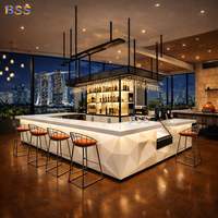 Comptoir de bar avec barre arrière, mobilier de bar commercial contemporain de luxe avec éclairage LED pour restaurant, lounge musical, hôtel, boîte de nuit, îlot de bar