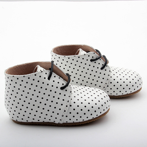 Zapatos <span class=keywords><strong>de</strong></span> Bebé para Niña y Niño al por Mayor, Suela Blanda <span class=keywords><strong>de</strong></span> Cuero con Estampado <span class=keywords><strong>de</strong></span> Puntos, Botines para Bebés que Empiezan a Caminar, Diseño con Cordones, Zapatos Cómodos para Cuna - Product Image 1