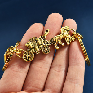 Nuevo Llavero Colgante para Bolso 2026 Creativo <span class=keywords><strong>Maratha</strong></span> con Diseño de Carruaje Texturizado, Material Metálico de Alta Calidad y Cadena - Product Image 2