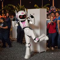 Superbe Costume de Mascotte Robot Danseuse Taille Adulte pour Fille, Représentant une Reine de Beauté Étoilée du Nouvel An, en EVA Réaliste et Portables, pour Costumes de Films et Séries TV