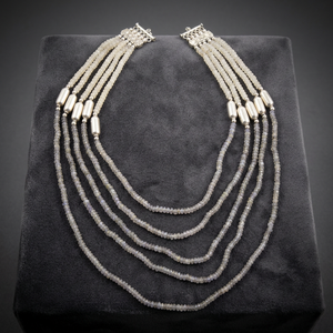 Collier multicouche plaqué argent avec perles et pierres naturelles, style religieux unisexe, bijoux Art Palace, design perles colorées - Product Image 4