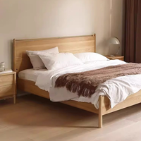 Lit double moderne minimaliste en bois massif de chêne avec barrière de sécurité et accoudoirs, lit simple