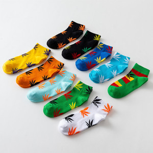 HEHE <span class=keywords><strong>Lot</strong></span> en gros <span class=keywords><strong>de</strong></span> chaussettes colorées à motif feuille d'érable pour femmes, hommes et unisexe, chaussettes <span class=keywords><strong>de</strong></span> sport à motif feuille <span class=keywords><strong>de</strong></span> cannabis, couleurs assorties, chaussettes streetwear hip-hop - Product Image 2