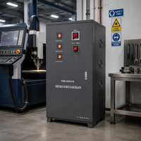 Stabilisateur de tension triphasé de type servo 30 KVA avec affichage numérique, haute efficacité 0,96, 50/60 Hz