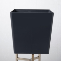 Jardinière en plastique, finition cuite, design carré, décoration de bureau et de maison. Comprend un trou de drainage pour l'auto-arrosage.