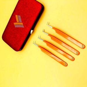 Pince à épiler pour extensions de cils en acier inoxydable de qualité supérieure, avec logo personnalisé, revêtement orange à 90 degrés, pointe lisse, durable et éco-responsable - Product Image 4