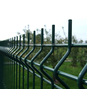 รั้วแผงตาข่ายเชื่อมแบบสามมิติ รูปทรงสามเหลี่ยม พร้อมบริการตัดและเชื่อม สำหรับถนนและสวนสาธารณะ - Product Image 1