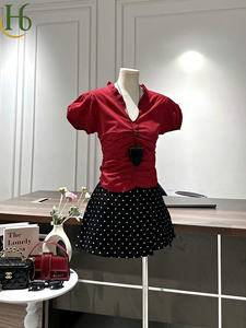 Conjunto de Top con Mangas Abullonadas y Falda Mini con Estampado de Lunares, Cuello en V, Manga Corta, Mezcla de Algodón, Estilo Casual Chic para el Día y la Noche - Product Image 4