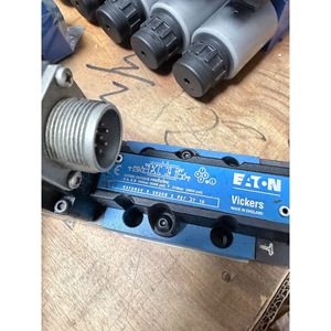 Vanne proportionnelle Eaton Vickers KBFDG4V 3 2C03F Z, commande hydraulique industrielle - Product Image 1