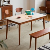 Table à manger moderne de style Wabi-sabi avec plateau en pierre frittée et pieds en bois, idéale pour les hôtels, appartements et restaurants