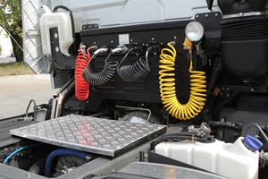 Dongfeng Cinquième Roue Tracteur Camion 6x4 375HP Marque Nouvelle <span class=keywords><strong>Remorque</strong></span> Tracteur Tête Camion - Product Image 3