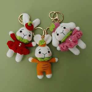 Pendentif lapin <span class=keywords><strong>en</strong></span> laine crochetée, motif dessin animé, fruit fait main par Weaver Girl, tissé avec raffinement par Mère. - Product Image 1