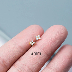 Mini boucles d'oreilles à fleurs pour femmes, bijoux mignons et délicats pour tous les jours - Product Image 6