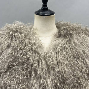 Cappotto invernale con Poncho di pelliccia di lusso personalizzato in vera pelliccia mongoliana da donna - Product Image 4