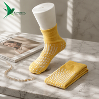 Taille personnalisée Chaussettes hospitalières jetables adultes antidérapantes Motif de points anti-dérapant et antibactérien