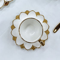 Tasse en céramique à motif floral nordique personnalisée OEM ODM avec soucoupe carrée, bord doré, ensemble de tasses à café et à thé en porcelaine, cadeau personnalisé