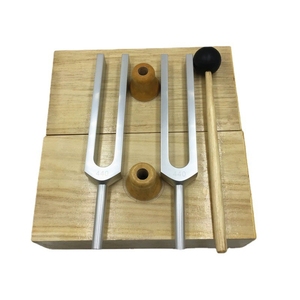 Ensemble de diapasons à résonance 440 Hertz en gros avec boîte de résonance en bois pour l'enseignement en classe de musique - Product Image 3