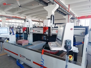 Chinesische Fabrik CNC-Schneidemaschine für Hartschalenkoffer-Produktion zur Herstellung von Gepäck - Product Image 3