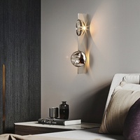 Applique murale LED minimaliste de luxe léger en acier inoxydable avec abat-jour en aluminium pour chambre, salon, bureau et couloir