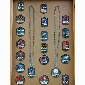 Collar con Colgante Personalizado Inspirado en el Fútbol Americano, Cadena Cubana en Tono Plateado, Joyería para Fanáticos del Deporte, Venta al Por Mayor - Product Image 6