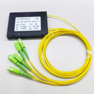 ผลิตในประเทศจีน กล่อง ABS แบบ SC/APC 1x4 สำหรับสายเคเบิลใยแก้วนำแสง PLC Splitter พร้อมปลอกหุ้ม LSZH และสาย Pigtails แบบ SC/APC สำหรับชุดแยกสัญญาณ CATV - Product Image 1