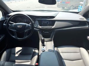 SUV d'occasion à <span class=keywords><strong>vendre</strong></span> <span class=keywords><strong>Cadillac</strong></span> <span class=keywords><strong>XT5</strong></span> 2022 2.0T Automatique LHD - Product Image 5