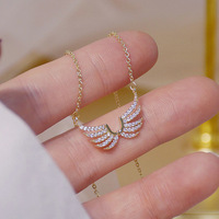 Collar con Colgante de Cadena de Eslabones con Alas de Ángel de Latón Chapado en Oro Brillante y Circonita para Mujer - Regalo de Boda y Aniversario