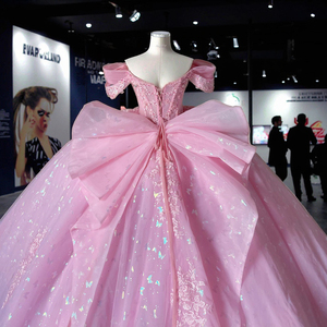 Abito da Ballo Stile Principessa per Quinceanera <span class=keywords><strong>Rosa</strong></span> con Applique in Pizzo Schiena Effetto Nudo Pieghe di Cristallo Ricami di Perle e Fiocco <span class=keywords><strong>Abbigliamento</strong></span> da <span class=keywords><strong>Donna</strong></span> - Product Image 2