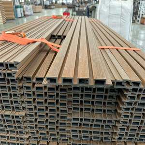 Panneaux muraux <span class=keywords><strong>d</strong></span>écoratifs extérieurs en WPC à <span class=keywords><strong>prix</strong></span> <span class=keywords><strong>d</strong></span>'usine, revêtement mural 3D cannelé en composite bois-PVC pour villas et maisons - Product Image 2
