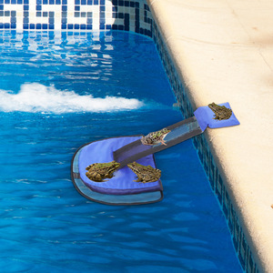 ตาข่ายกู้สัตว์ในสระว่ายน้ำ สีฟ้า แบบพกพา สำหรับกู้กบและนก เพื่อความปลอดภัยทางน้ำ - Product Image 5