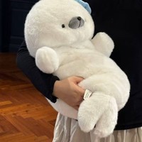 Peluche mignonne de phoque blanc avec bonnet de nuit, oreiller Kawaii, animal en peluche de chien de mer dormant, poupée douce, oreiller en peluche de lion de mer pour enfants