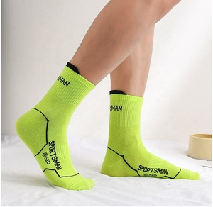 Calzini Sportivi a Metà Polpaccio per Uomo, Anti-Odore, in Cotone, per Corsa, Ciclismo, Fitness, con Logo Lavorato a Maglia e Design Antiscivolo - Product Image 6